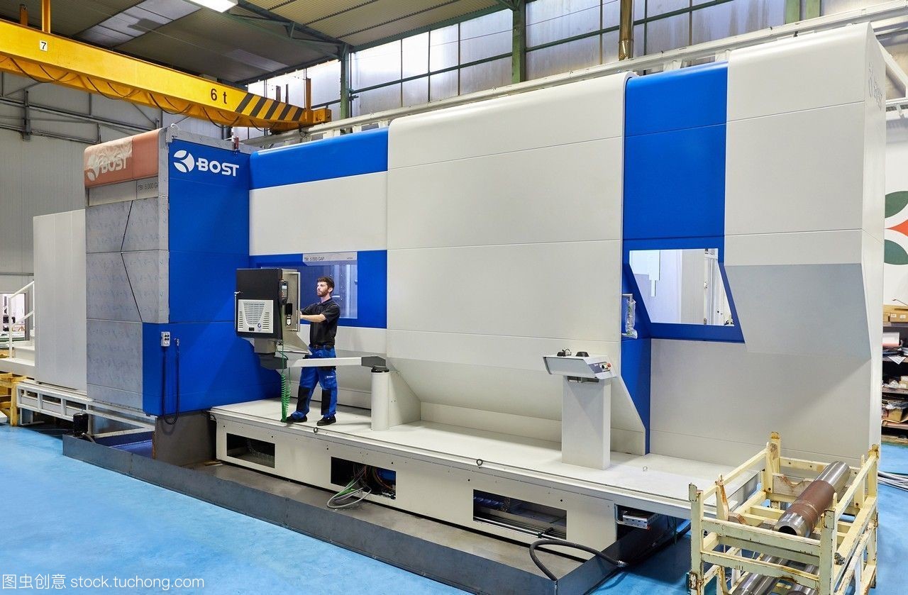 加工中心。數控。臥式轉彎和銑床。機械工具的設計,制造和安裝。gipuzkoabasquecountry,西班牙,e…